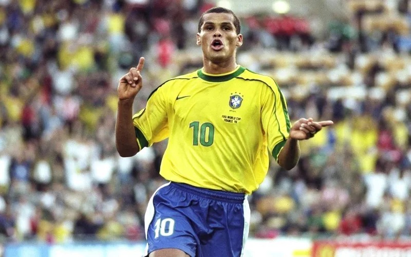 diem lai 10 huyen thoai bong da brazil vi dai nhat moi thoi dai