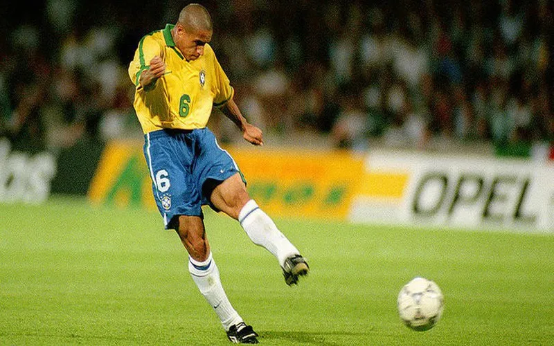diem lai 10 huyen thoai bong da brazil vi dai nhat moi thoi dai