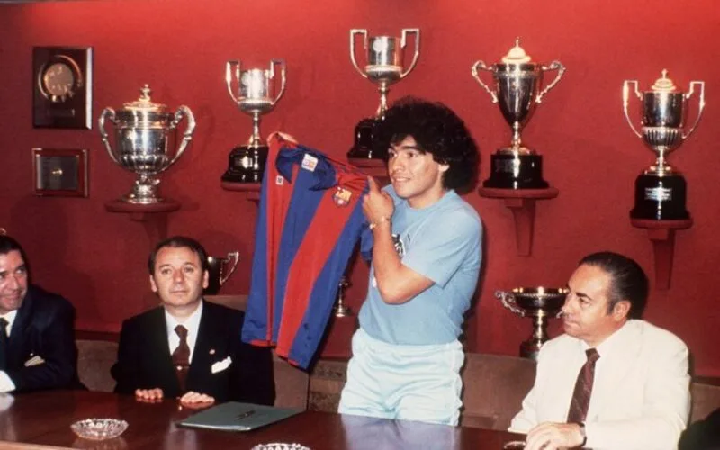 maradona la ai su nghiep va nhung khoanh khac lich su