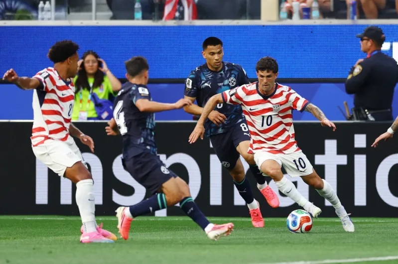 Pulisic từng trở thành đội trưởng trẻ nhất của tuyển Hoa Kỳ và dần giữ vai trò thủ lĩnh trong thế hệ mới.