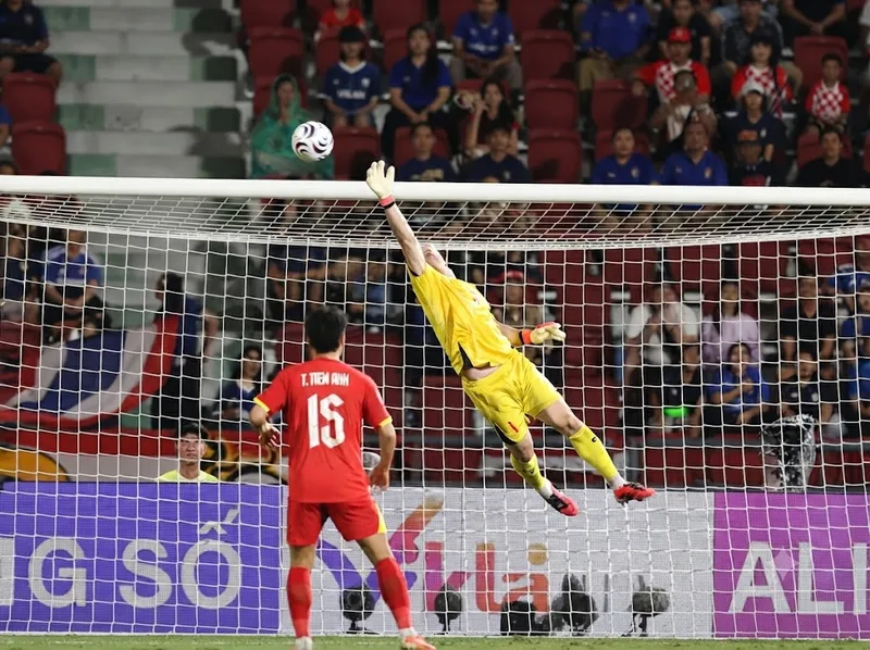 Patrik Lê Giang là thủ môn có gốc Việt với kinh nghiệm thi đấu chuyên nghiệp, mang đến thêm lựa chọn cho vị trí khung thành.